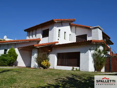 Casa en venta de 5 dormitorios c/ cochera en Ramos Mejía