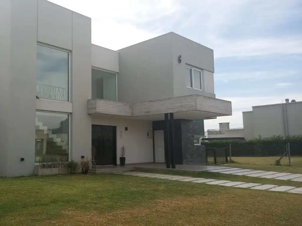 Casa - Venta - Argentina, Berazategui - autopista BS AS- La plata