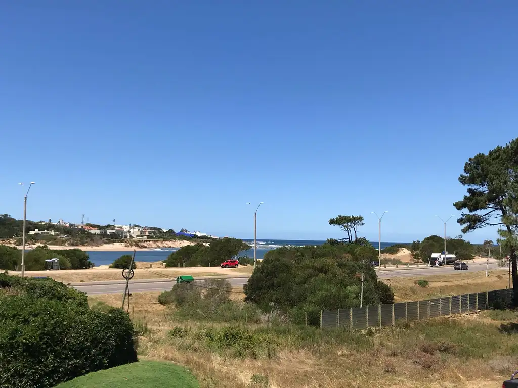 Departamento - Alquiler temporario - Uruguay, PLAYA BRAVA PUNTA DEL ESTE - RAMBLA BATLLE PACHECO 204