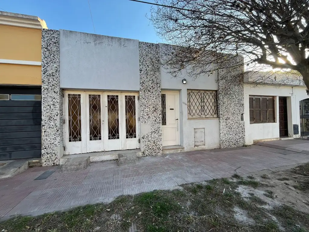 VENTA CASA 2 DORMITORIOS EMPALME PATIO COCHERA