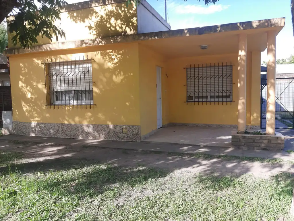 VENDO CASA EN VILLA ELISA, BUENA UBICACION