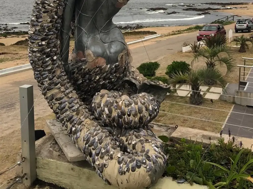 Una casa excepcional frente al mar en la Barra.