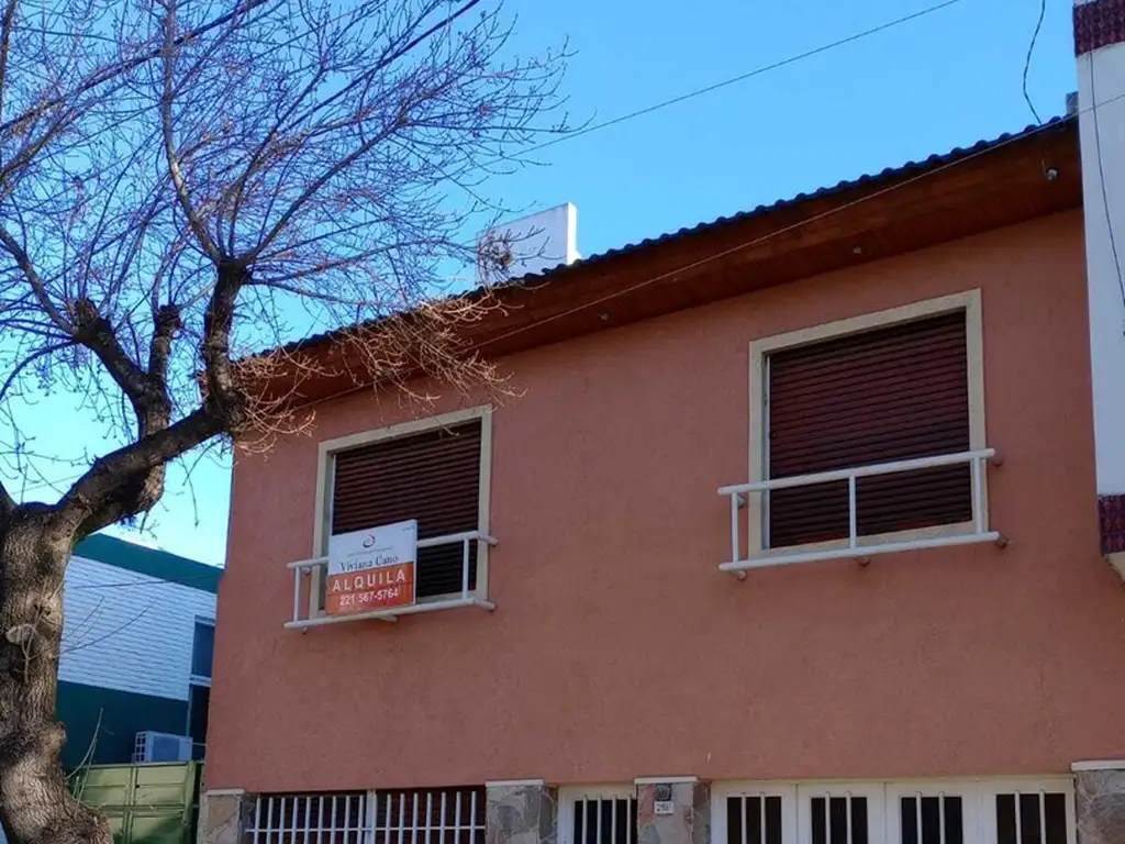 Casa Chalet  en Alquiler en La Plata, G.B.A. Zona Sur, Argentina