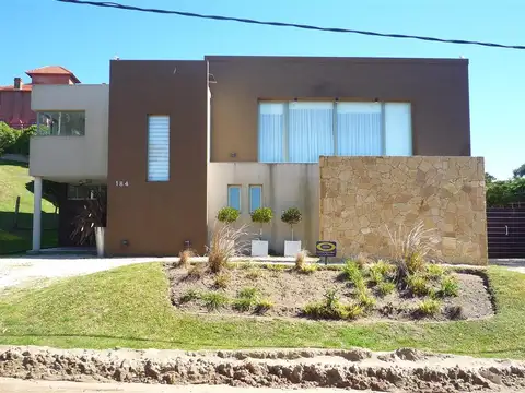 8922 - Casa en alquiler, Pinamar - Zona Centro Playa