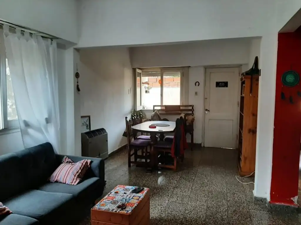 EXCELENTE CASA EN VENTA - DENTRO DEL CASCO URB DE LA PLATA