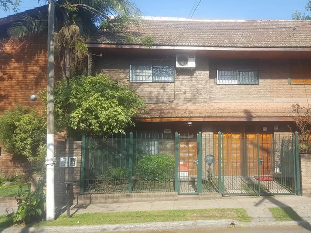 EN VENTA DUPLEX EN PLENO CENTRO DE CIUDAD JARDIN A UNA CUADRA DE LA PLAZA DEL AVION - FICHA 7278