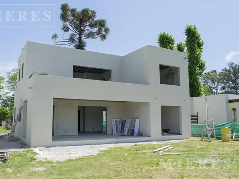 Casa en Venta - 3 dormitorios - USD 210.000