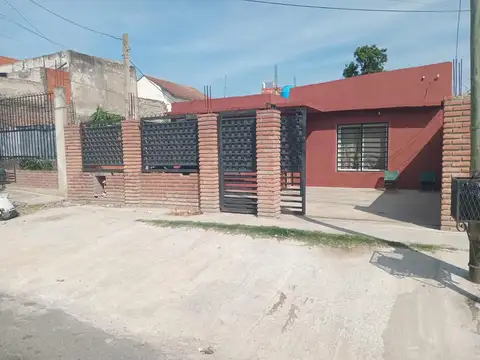 Casa 3ambientes con cochera en venta, Villa España