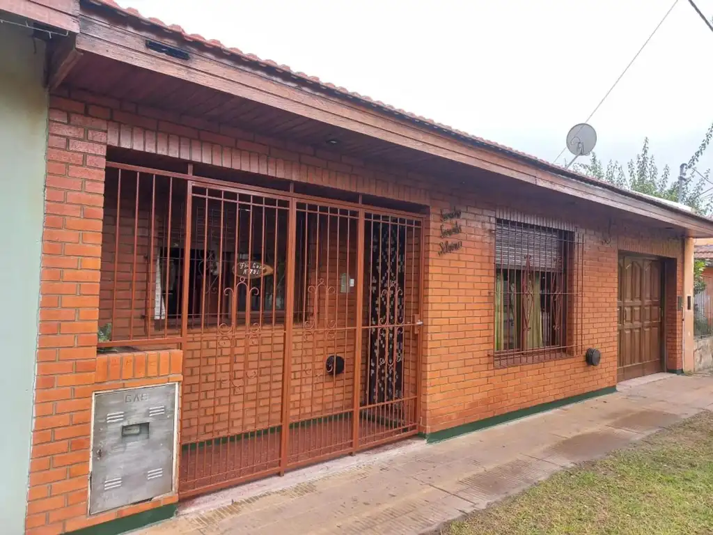 Casa en venta - 3 Dormitorios 1 Baño - 200Mts2 - El Retiro