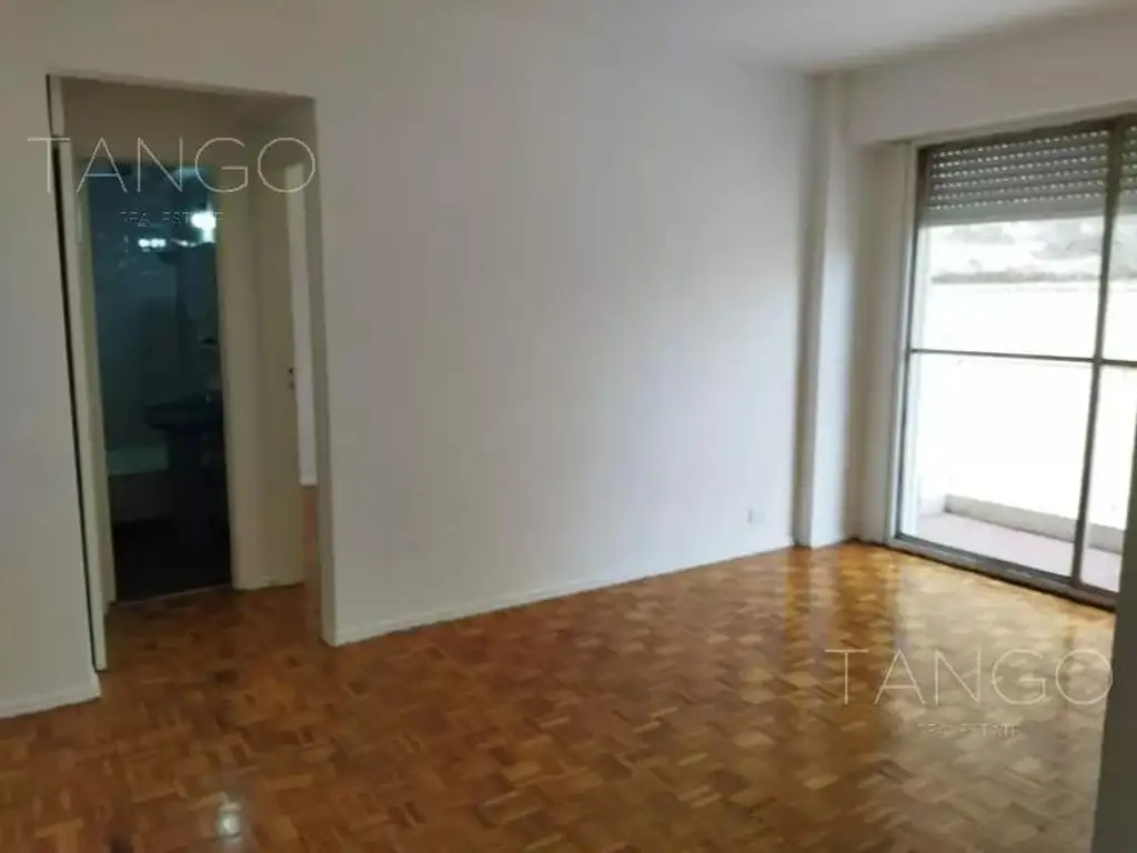 Venta Departamento Dos Ambientes en Balvanera Con Balcón Con Cochera