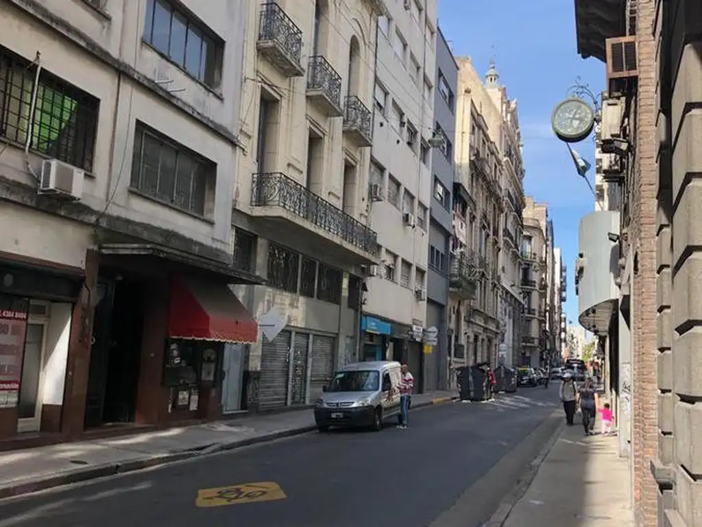 EDIFICIO EN BLOCK de 1877 M2 con atención al público y depósito en Alquiler Sin expensas