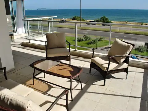 Venta apartamento 4 dormitorios- Playa Mansa