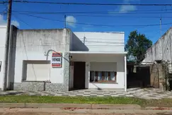 Casa sobre calle San Lorenzo, a solo 200 mts de Plaza Principal. SAN JOSE. ENTRE RIOS.