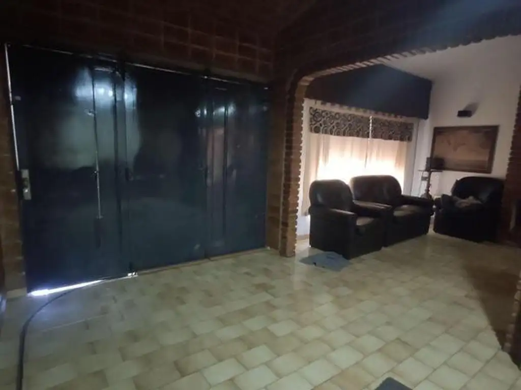 Venta casa dos dormis c/ cochera - Tiro Suizo, Rosario