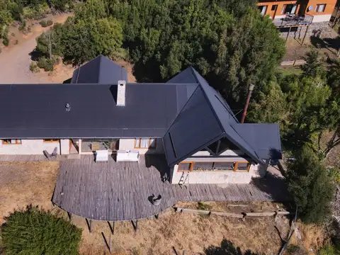 Casa con gran quincho/ segunda vivienda, en Los Faldeos