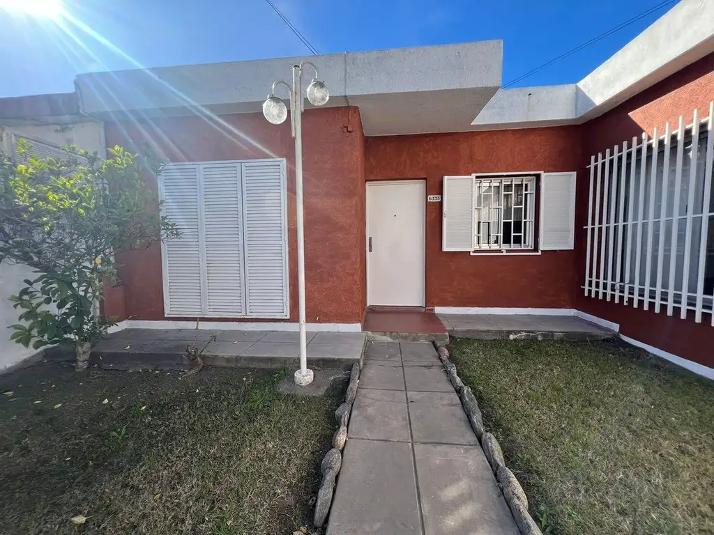 CASA EN VENTA 3 DORM BARRIO ROQUE SAENZ PEÑA