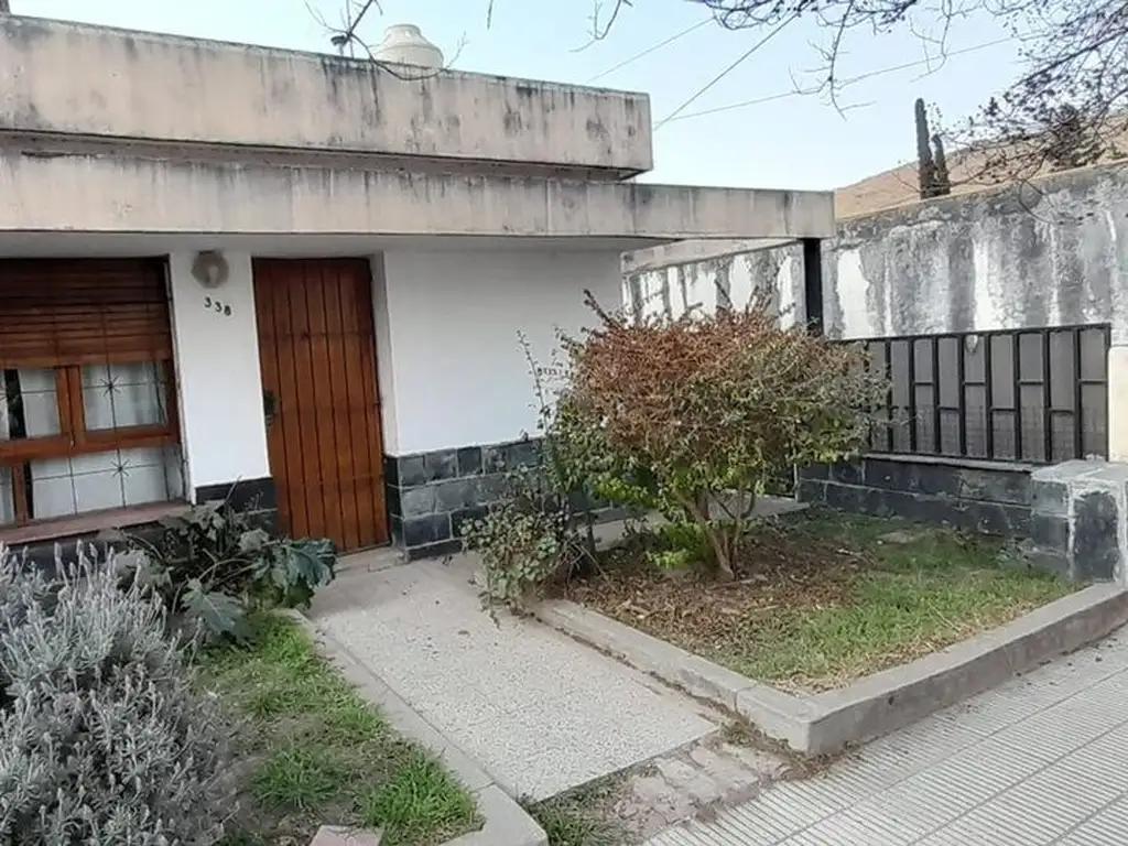 VENTA CASA PARA REFACCIONAR EN LA CALERA CENTRO