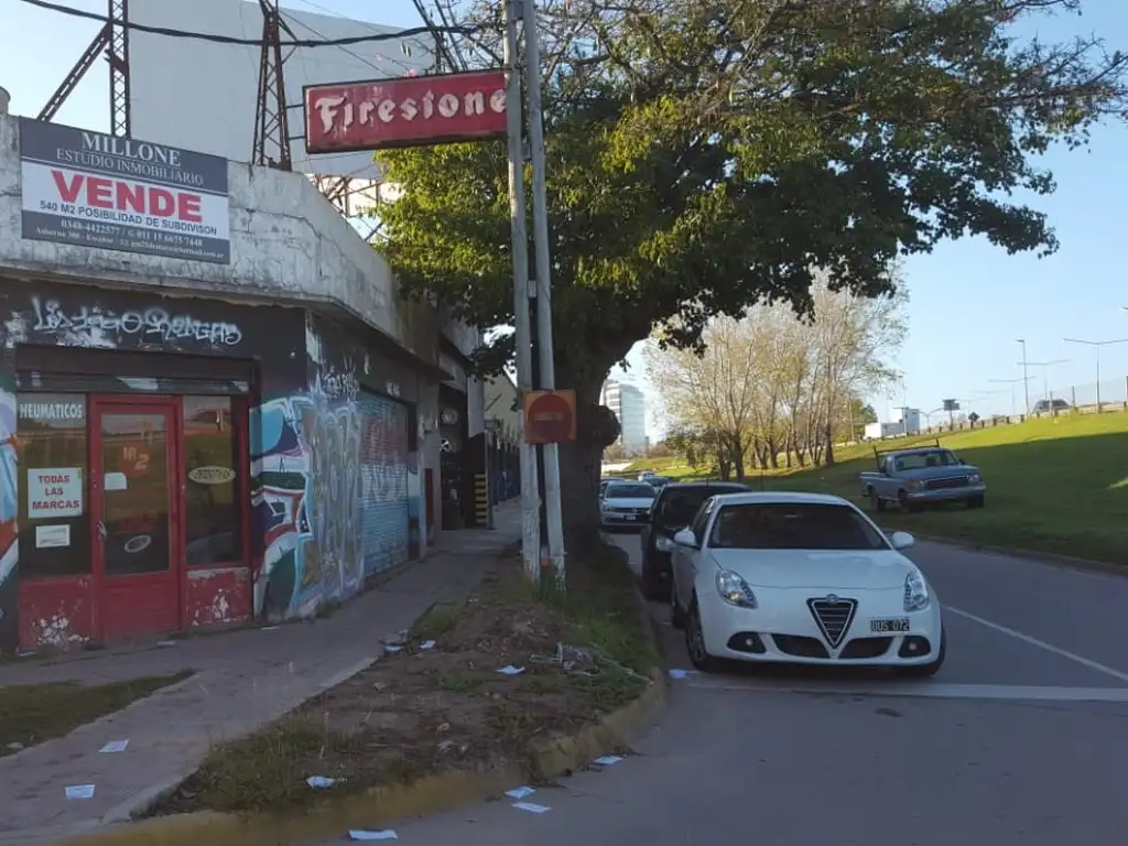 GALPON ESQUINA  ESCOBAR, COLECTORA ESTE Y SPADACCINI,  540 M2 ( CON OFICINAS Y DEPOSITO)