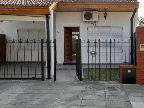 Casa de 4 ambientes en venta en Barrio Uno, Ezeiza