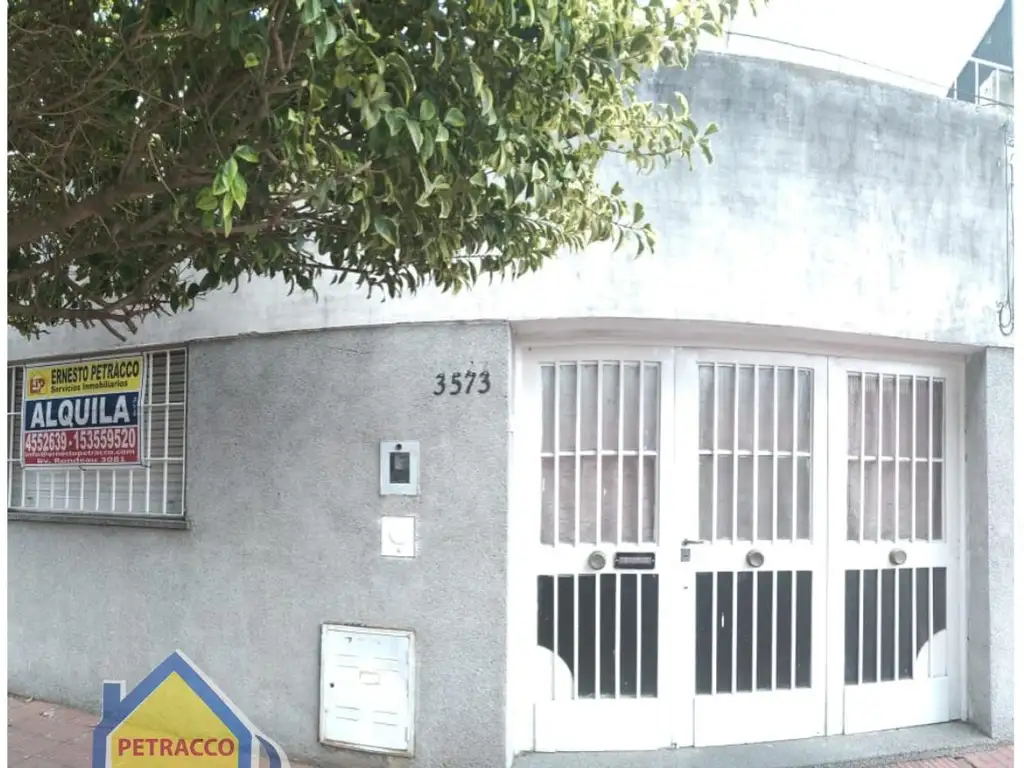 Casa el frente de 2 dormitorios en venta