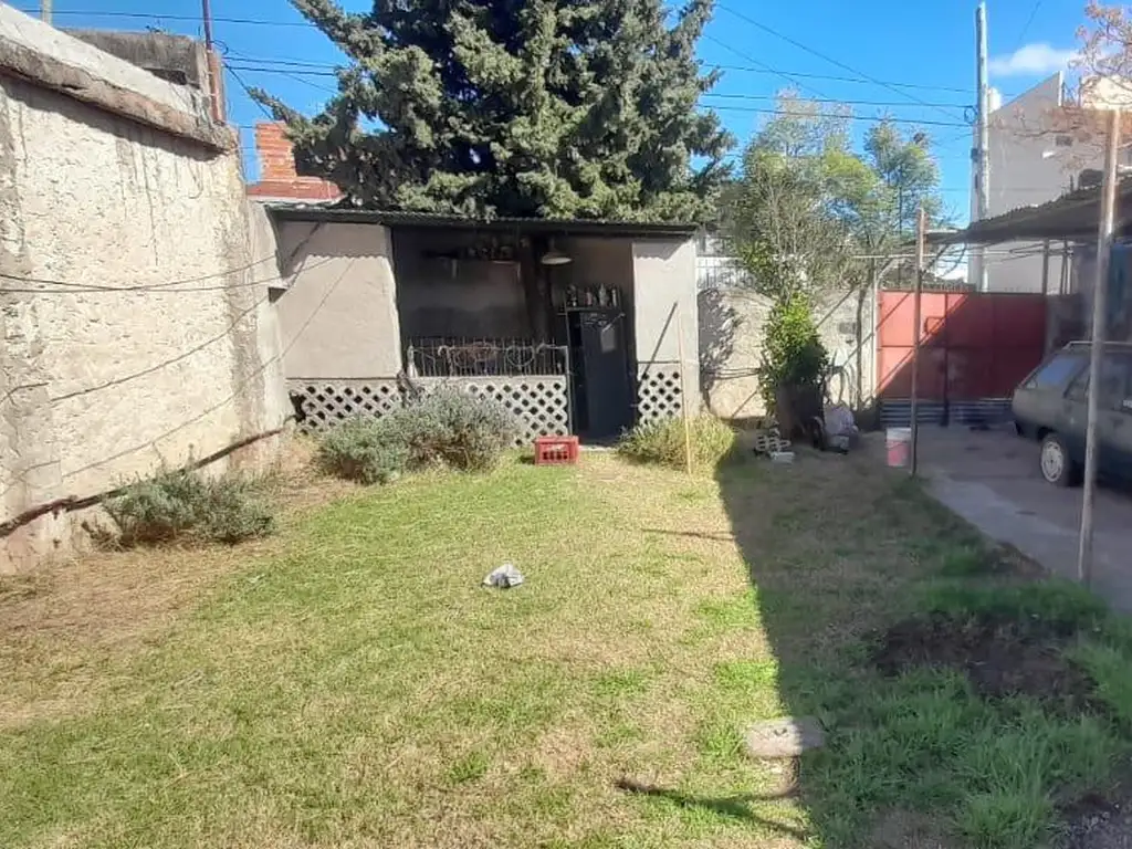 Casa en lote propio 3 dormitorios, entrada para varios autos, posibilidad de ampliar