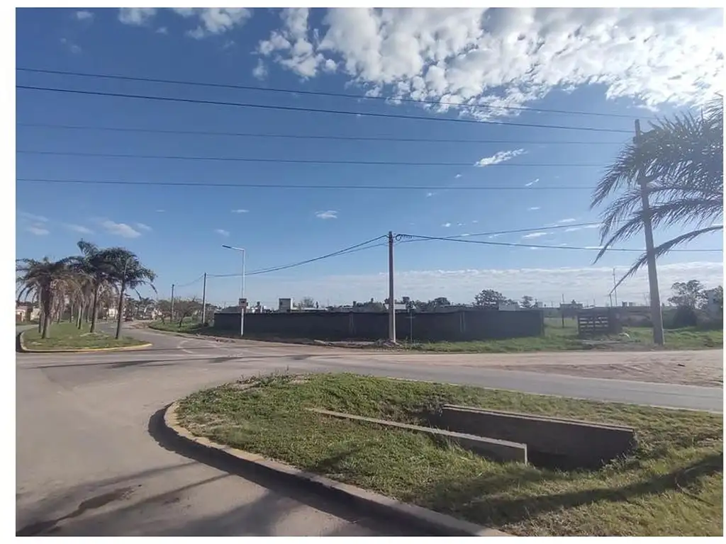 Funes City Excelente lote sobre Bv Mitre / Aptitud Comercial -Esquina entre 2 nuevos desarrollos