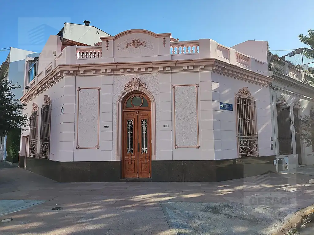 Casa con cochera en Parque Chacabuco