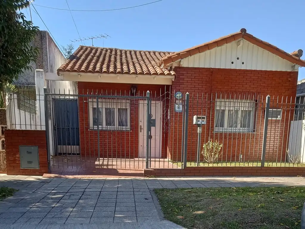 Lindo Chalet 4 Amb en Venta