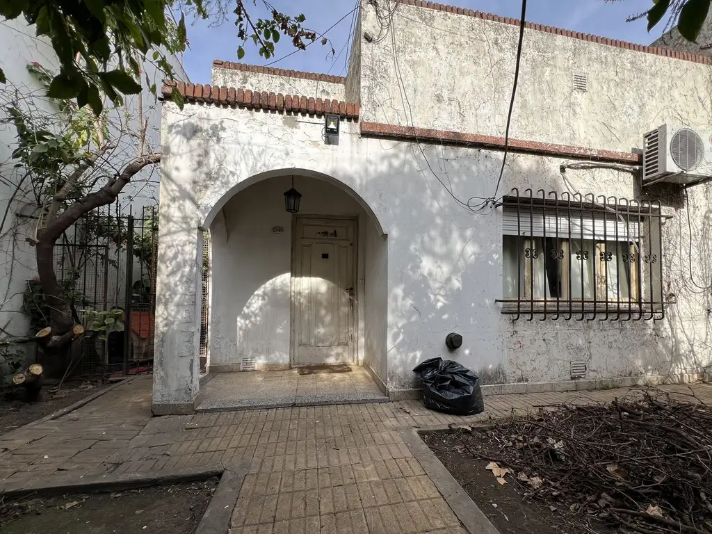 Casa 3 amb LOTE PROPIO en Caseros - A Reciclar