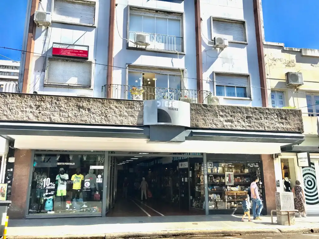 Centro de Martínez. Excelente Oficina Sobre Calle Alvear. 4 Ambientes.74 m² Cub. Reciclado