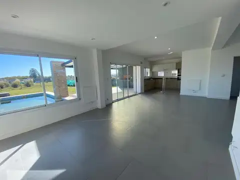 Casa en Venta - 3 dormitorios - USD 188.000