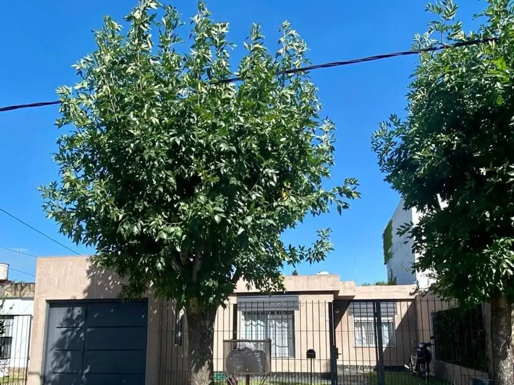 CASA EN BARRIO ARIEL DEL PLATA