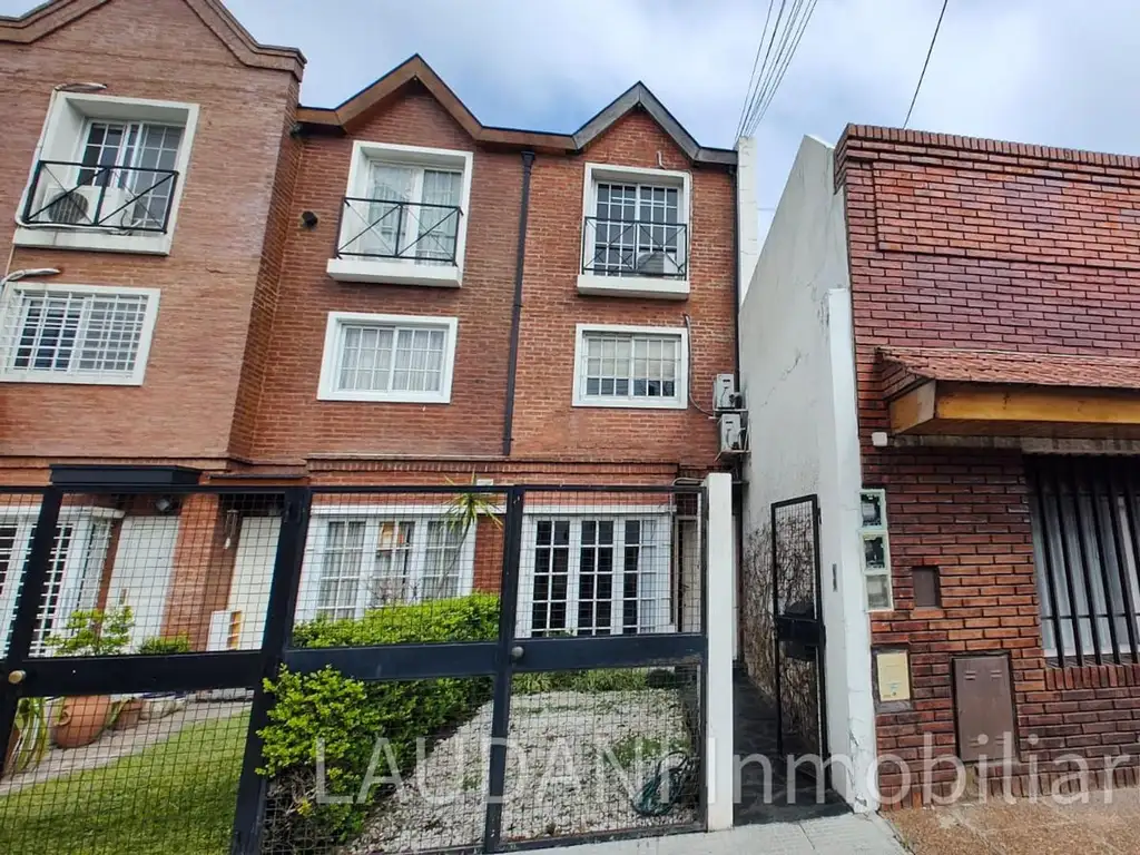 TRIPLEX en MONTE CASTRO