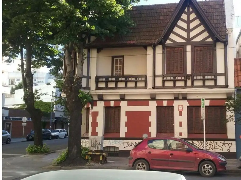 Venta de Casona - Patrimonio Histórico - Moreno esquina Irig