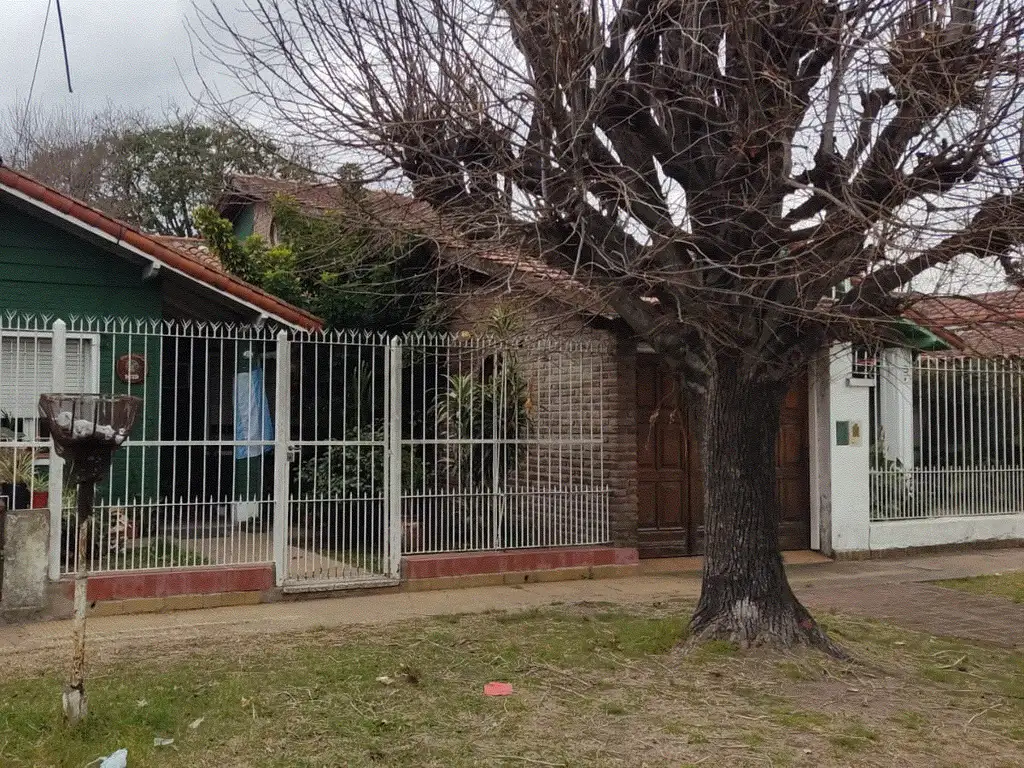 Chalet 3 amb. amplios, Barrio Ferroviario, Banfield