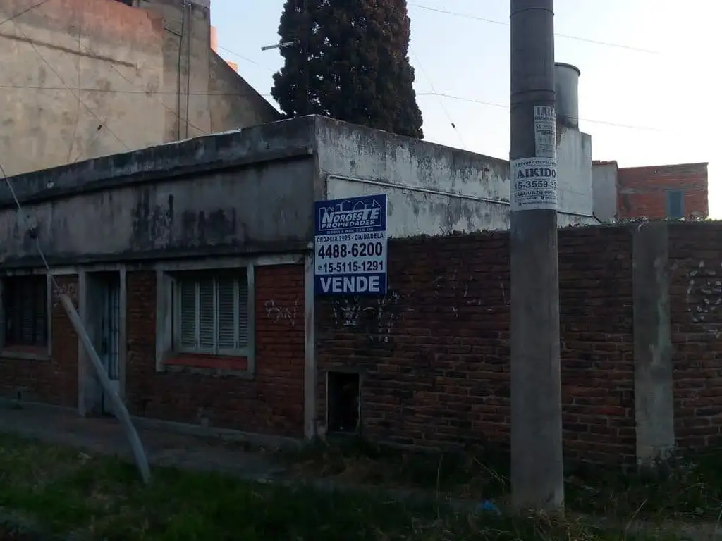 Terreno con casa al reciclar oportunidad sobre colectora Gral Paz