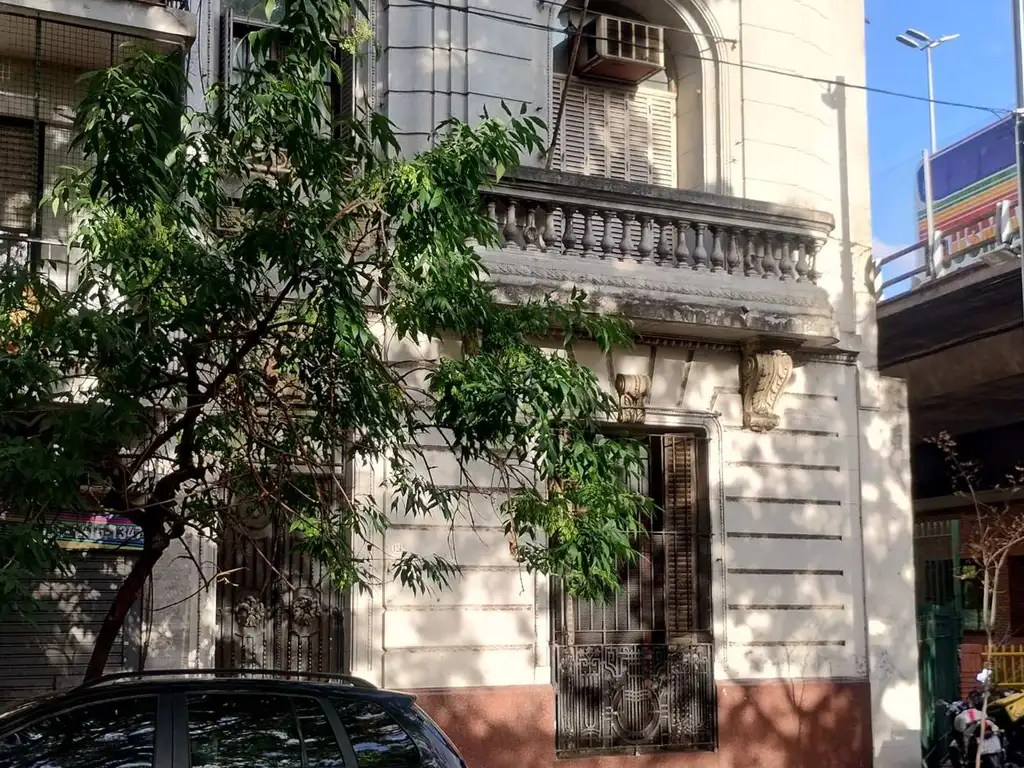 CASA EN SAN TELMO DE 7 AMBIENTES y TERRAZA