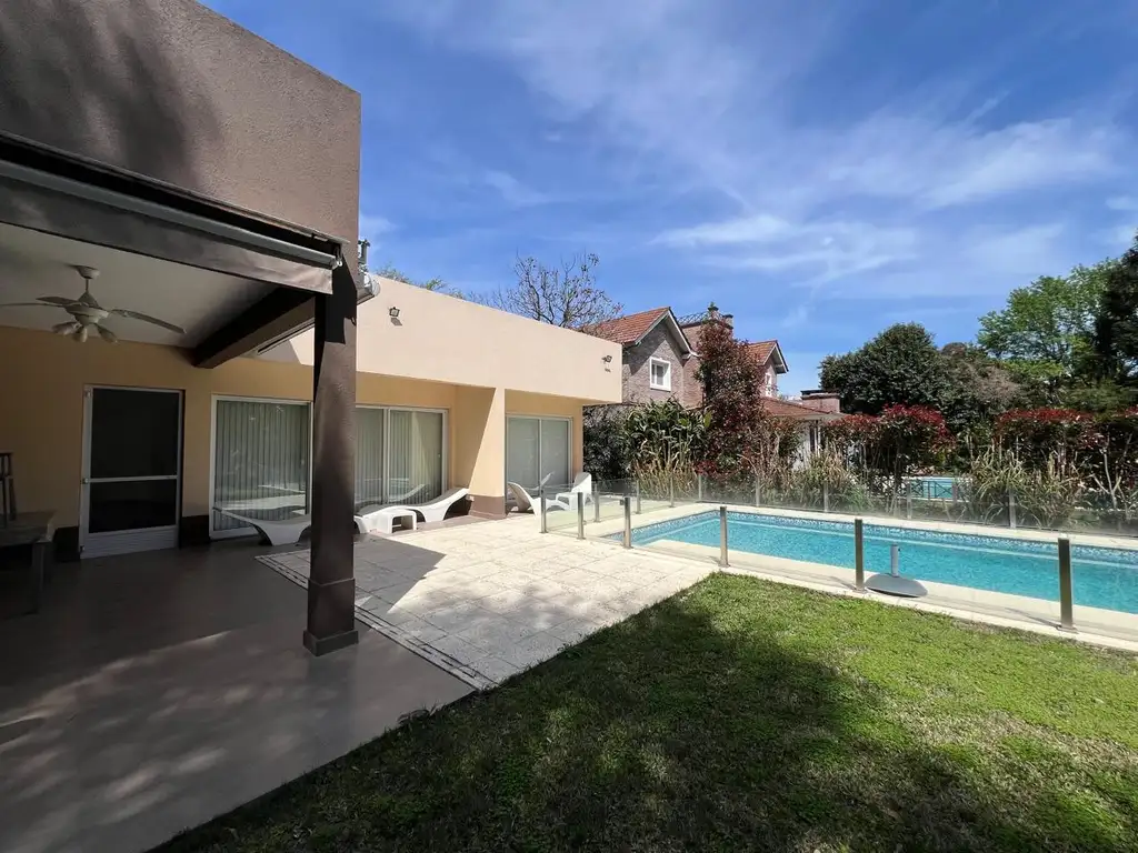 Casa Venta 5 ambientes con piscina jardin Country Club Golfers