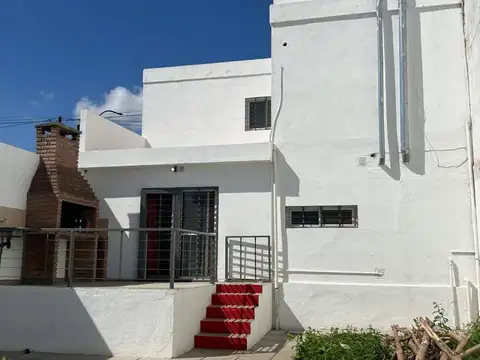 EN VENTA BARRIO SAN INGNACIO CASA TRES DORMITORIOS