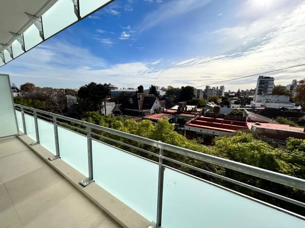 AMBIENTE AMPLIO -GRAN BALCON TERRAZA AMOBLADO