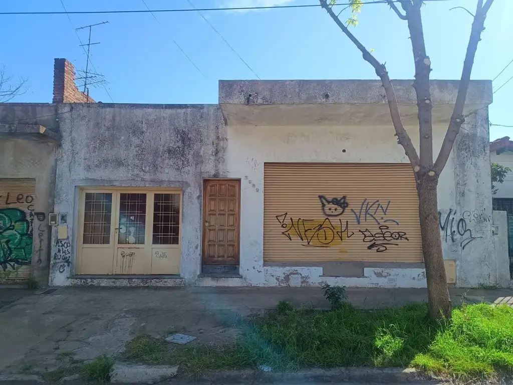 VENTA CASA/TERRENO CARAPACHAY A REFACCIONAR