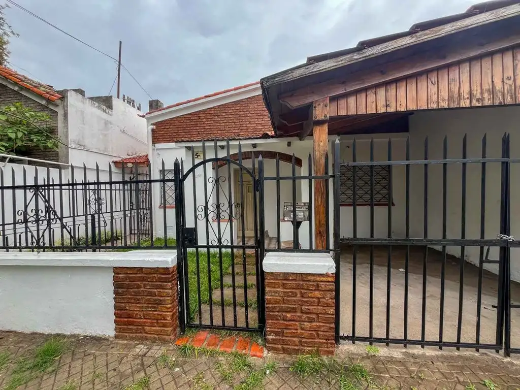 CASA EN VENTA A RECICLAR EN BARRIO SARMIENTO