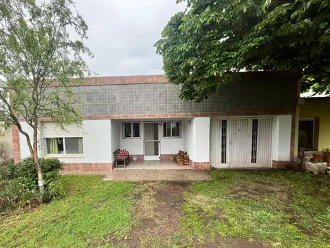 CASA EN VENTA EN JUNIN CON PATIO Y PILETA