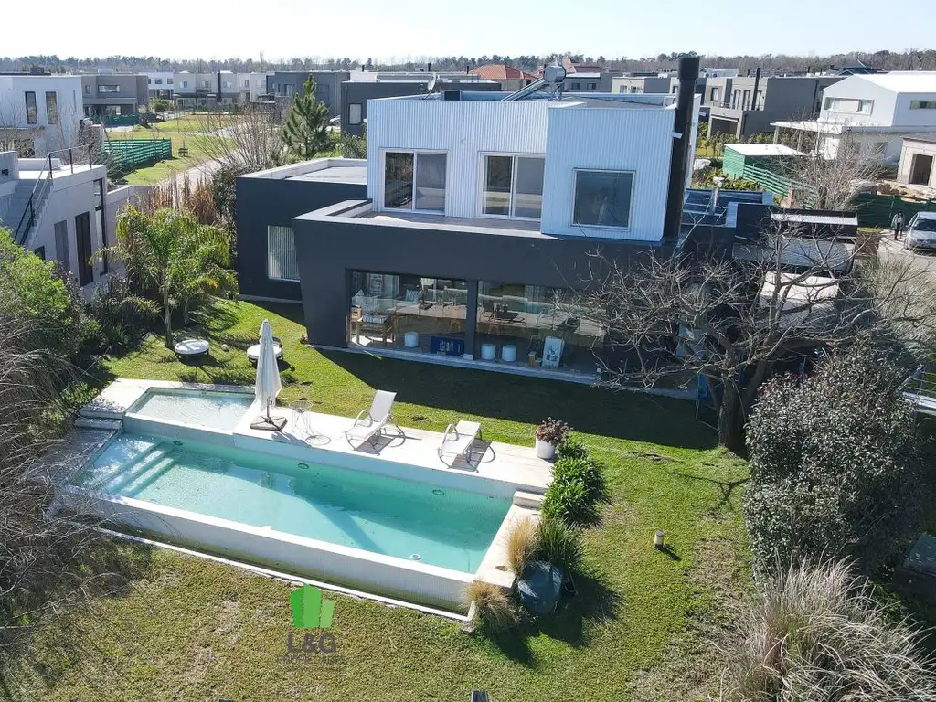 CASA A LA LAGUNA CENTRAL - TOTALMENTE AMOBLADA - ACACIAS