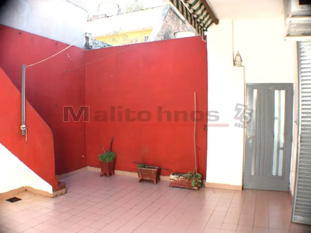 Venta Departamento Tipo Casa 3 Ambientes con Terraza y Patio en Mataderos