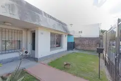 Casa en venta 3 ambientes- santos villa tesei