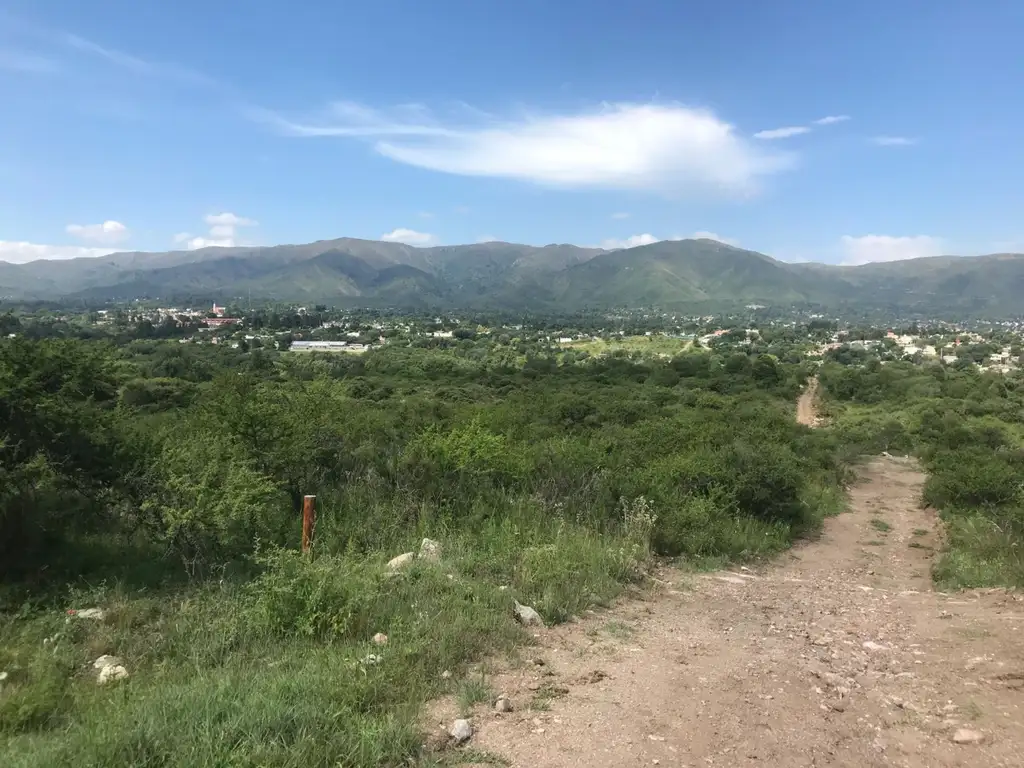 Lote de 840 m2 en Terrazas de la Falda 2