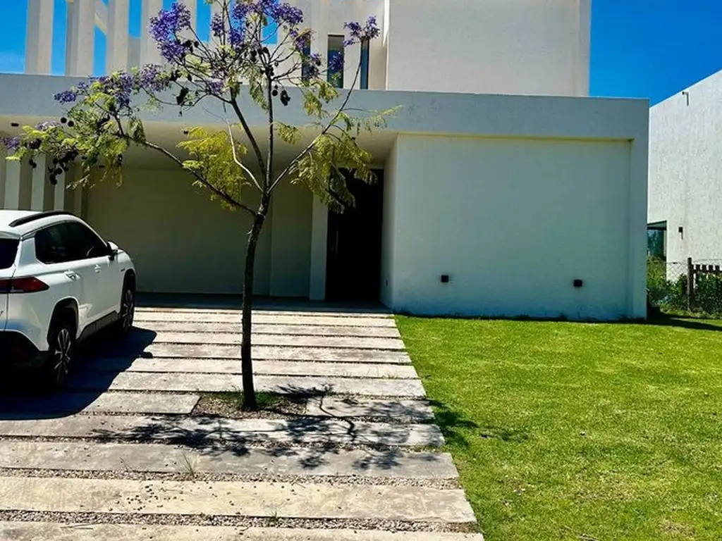 Venta Casa en Nordelta- Barrio Castaños