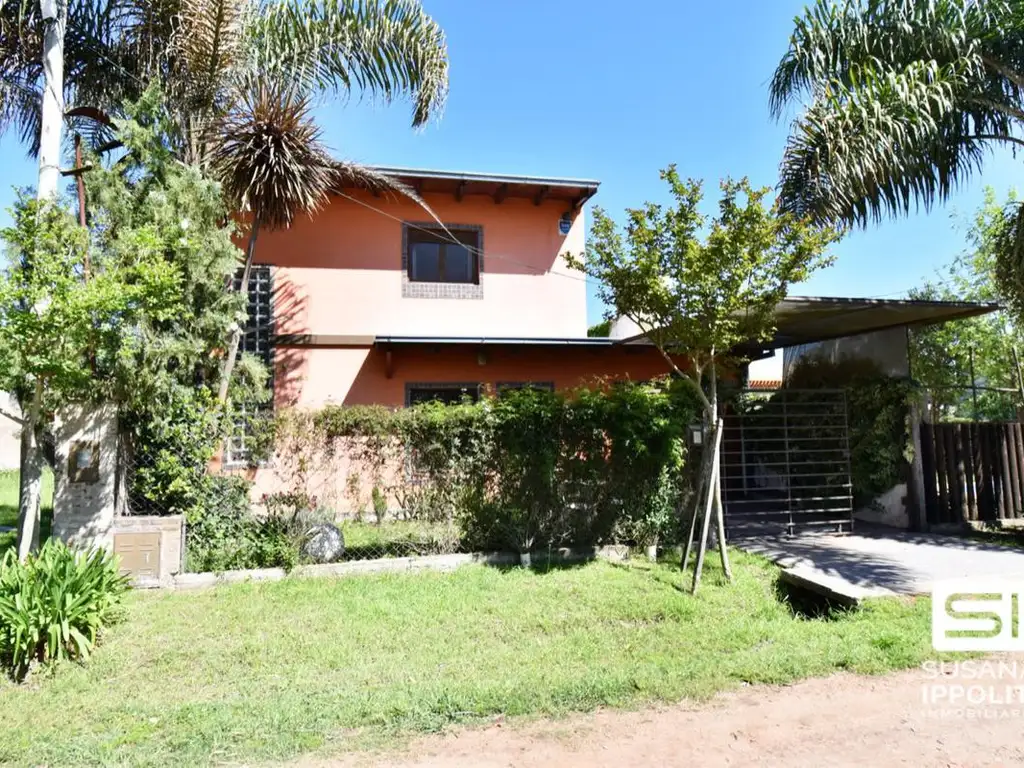 Casa en venta 2 dormitorios en barrio El Troncal Roldan