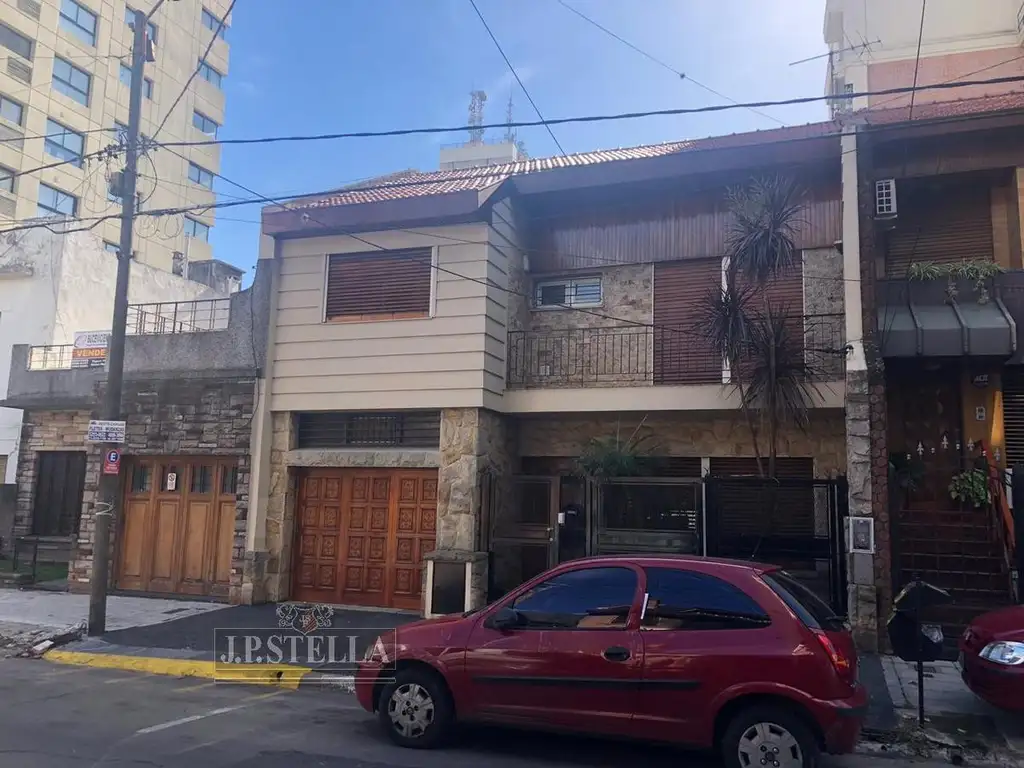 Casa 5 Amb c/ Garage 240 m² Cub. - Ideal Desarrollo Comercial y/o Vivienda - Ramos Mejia